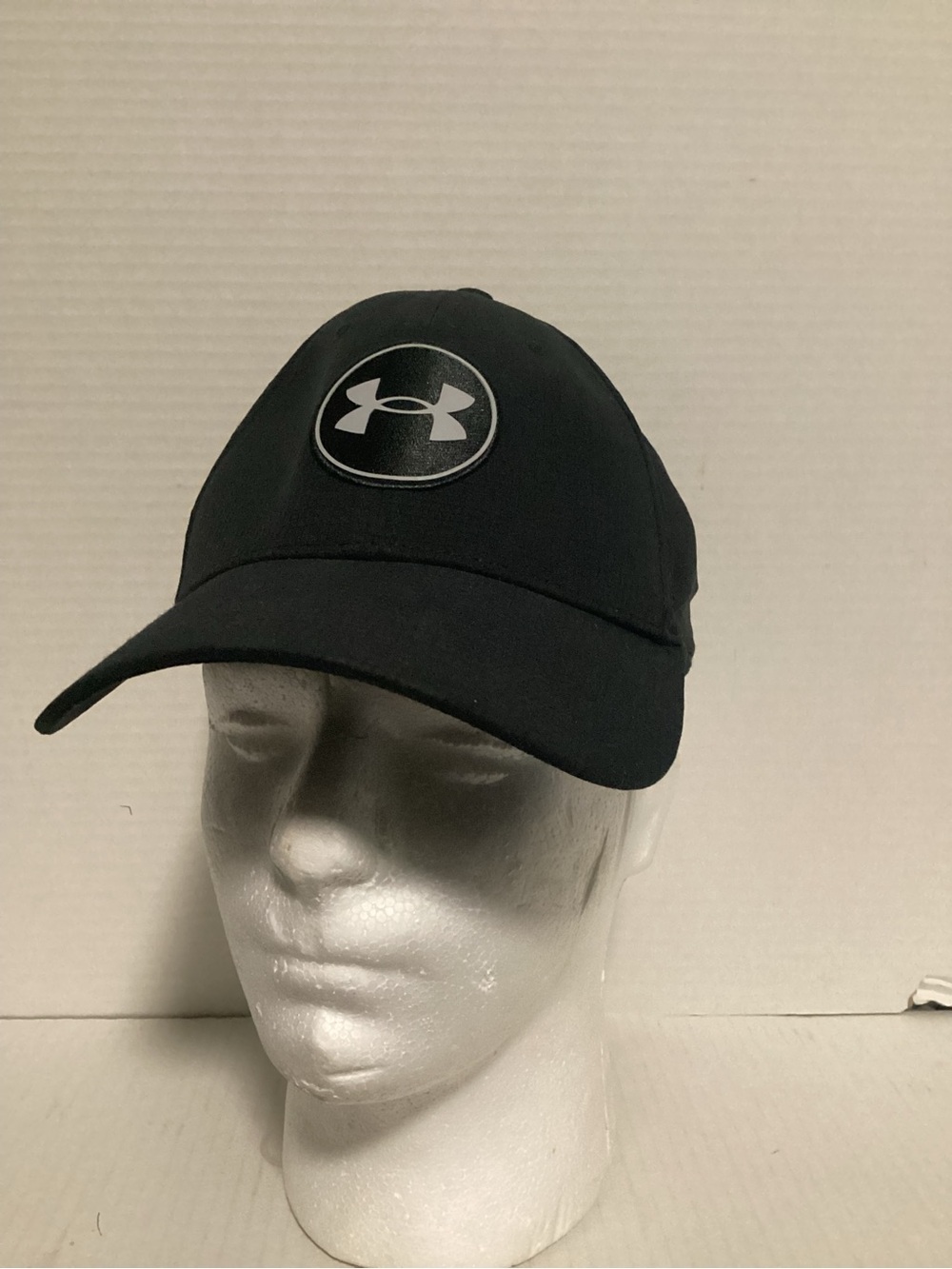 Under Armour Men M/L Black Baseball Cap with Round Logo Patch